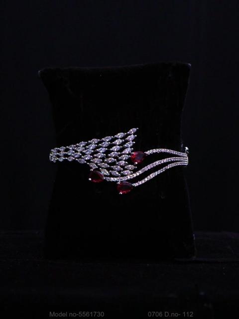 Glam Loop Bracelet