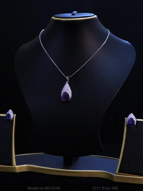 Traditional Pendant in Trend