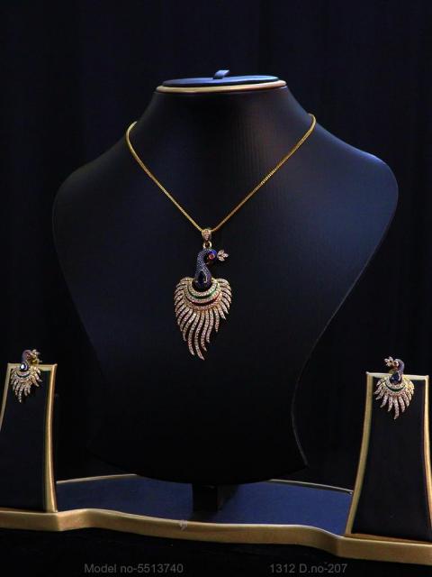 Fine Fashion Classic Pendant Set