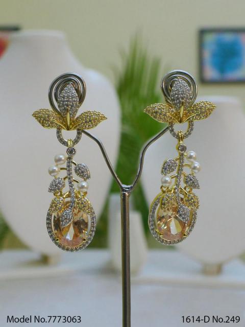 Zircon Earrings can be a Gift