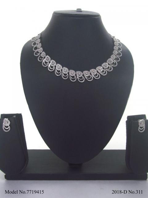 Fine Fashion Classic Necklace Set