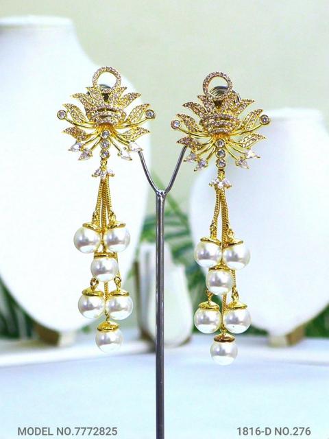 Zircon Earrings can be a Gift