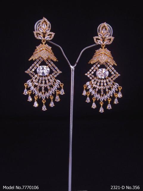 Zircon Earrings can be a Gift