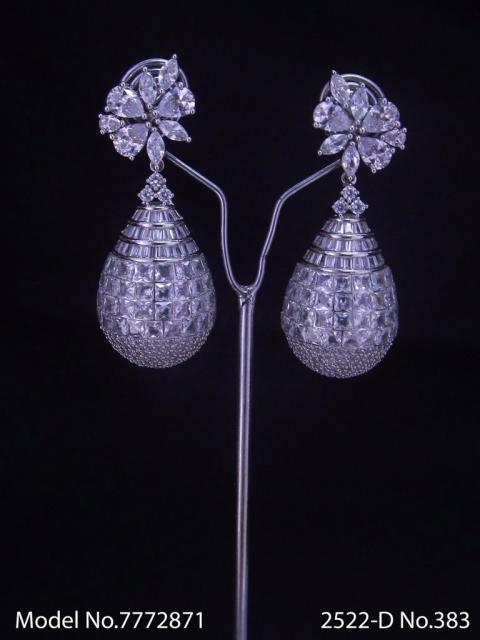 Zircon Earrings can be a Gift