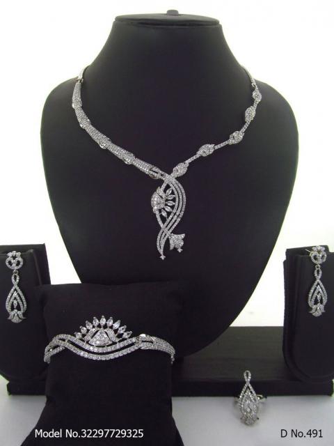 eye catchy Necklace set