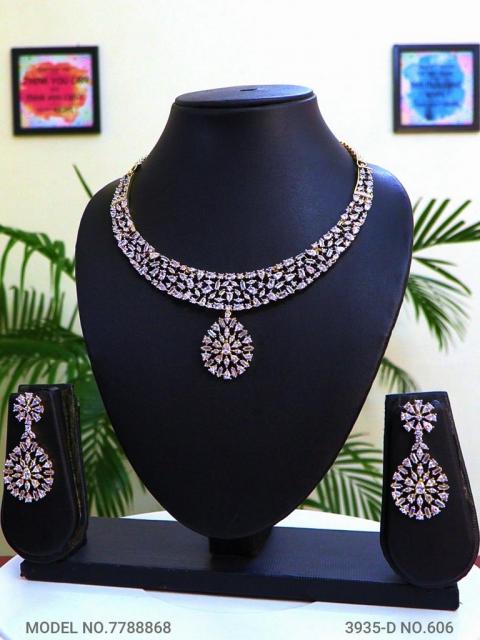 Traditional Necklaces in Trend