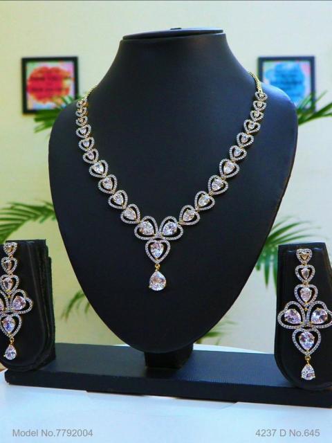 Traditional Necklaces in Trend