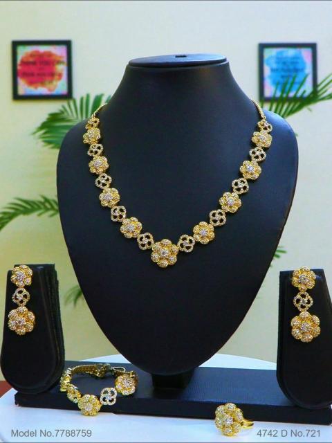 Traditional Necklaces in Trend