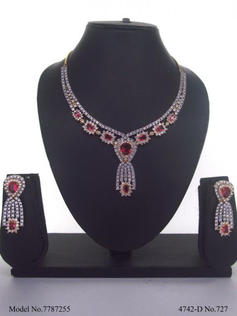 Traditional Necklaces in Trend