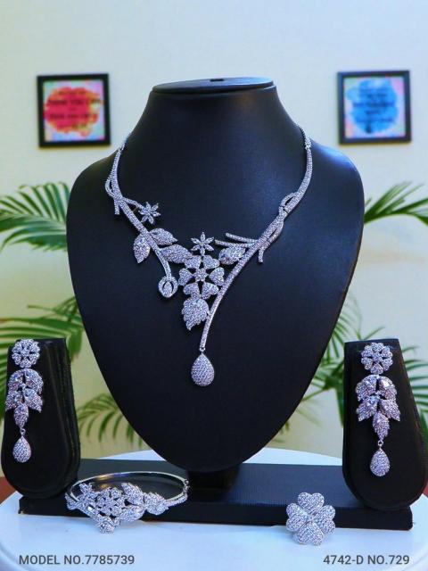 Necklace Designed by Passionate Craftsmen !