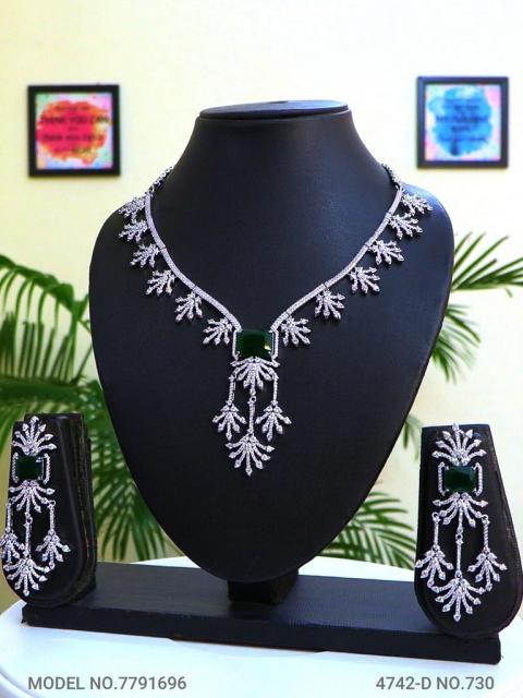 Traditional Necklaces in Trend