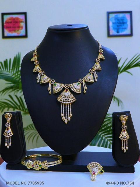 Traditional Necklaces in Trend