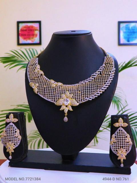 Traditional Necklaces in Trend