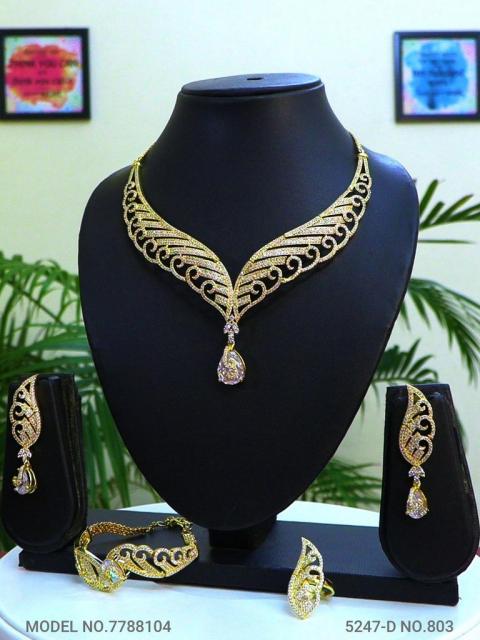 Necklace Designed by Passionate Craftsmen !