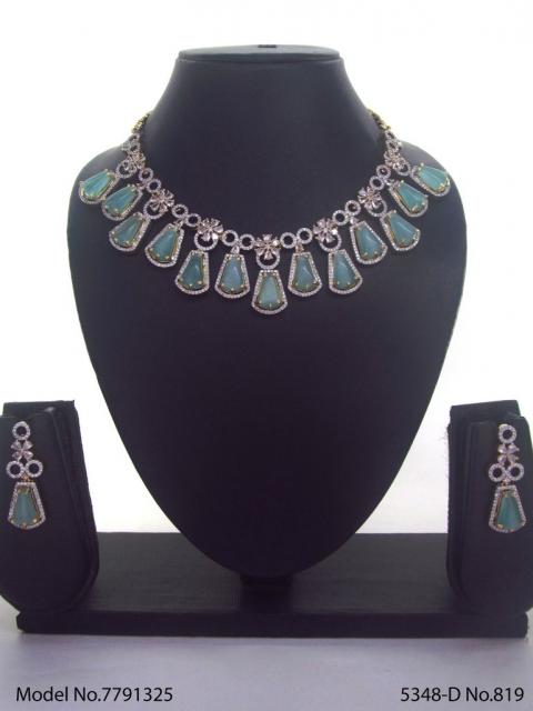 Traditional Zirconia Jewelry Set for Classy Women