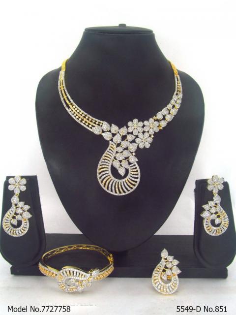 Traditional Necklaces in Trend