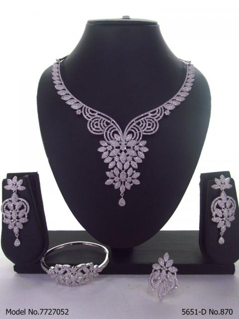 Traditional Necklaces in Trend