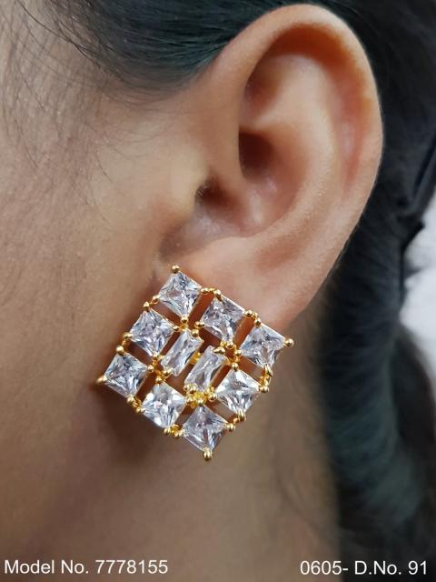 Daily wear diamond studs at wholesale price