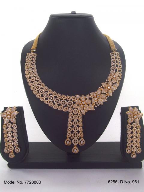 Statement Necklaces in Trend