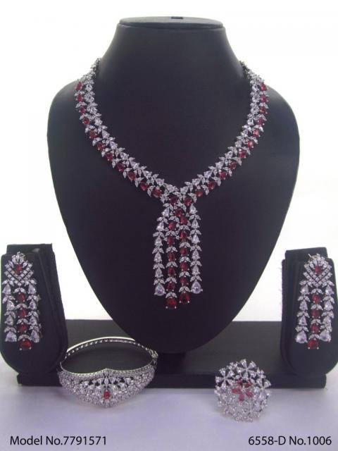 Traditional Necklaces in Trend