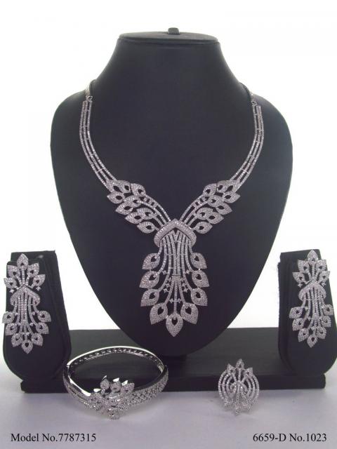 Statement American Diamond Set