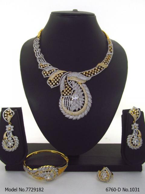 Statement American Diamond Set