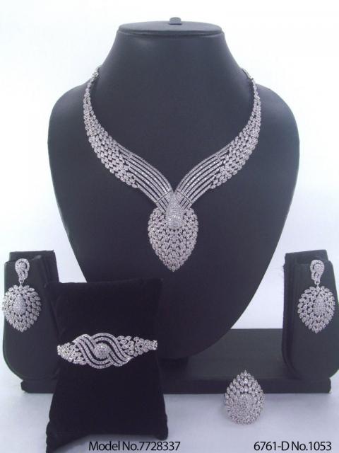 The best Gift for a Woman ! Jewelry