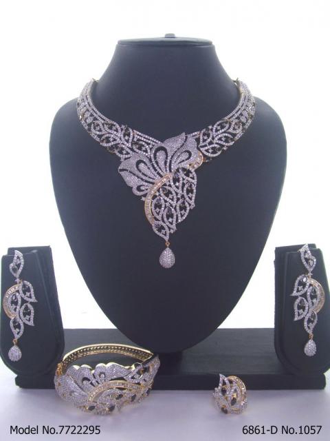 Traditional Necklaces in Trend