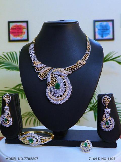 Traditional Necklaces in Trend