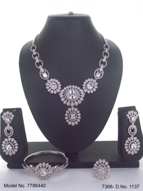 Statement Necklaces in Trend