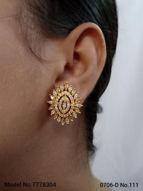 Daily wear diamond studs at wholesale price