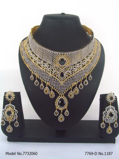 eye catchy Necklace set