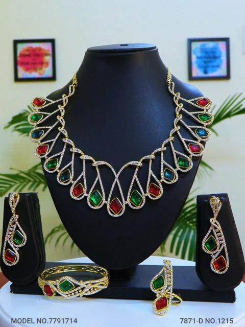 Statement Necklaces in Trend