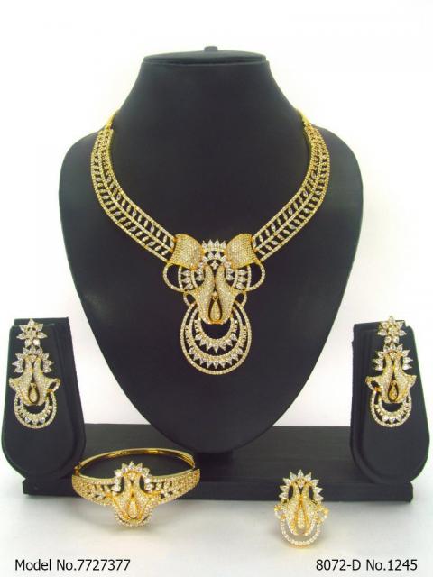 Traditional Necklaces in Trend