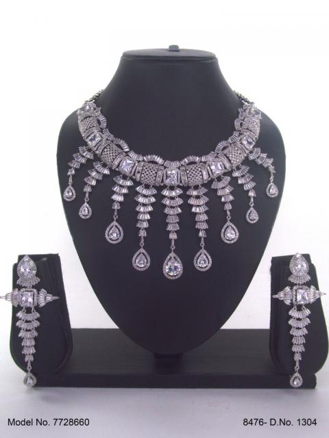 Traditional Necklaces in Trend