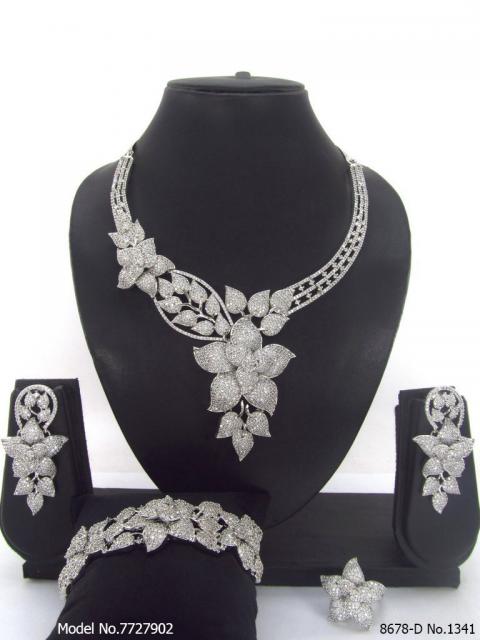 Statement American Diamond Set