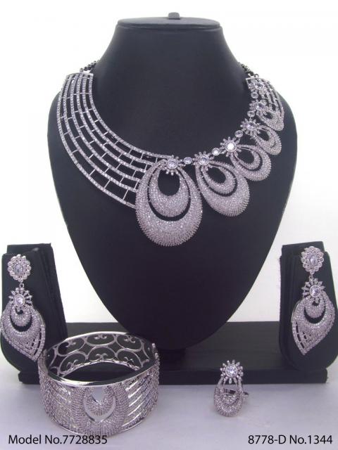 Wholesale Traditional Necklace Set