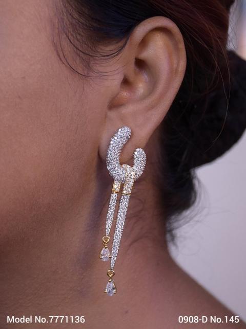 Zircon Earrings can be a Gift