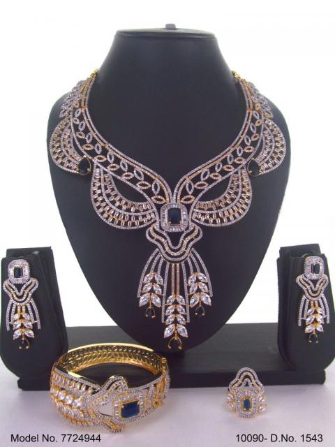 Traditional Necklaces in Trend