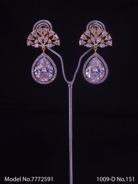 Zircon Earrings can be a Gift