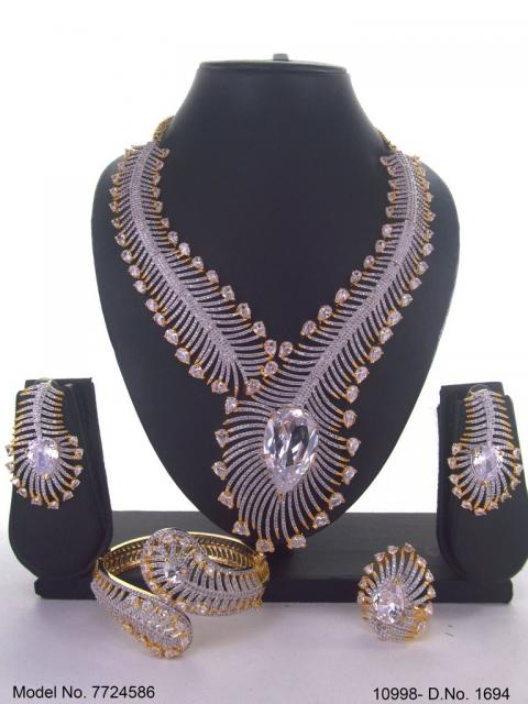 Traditional Necklaces in Trend