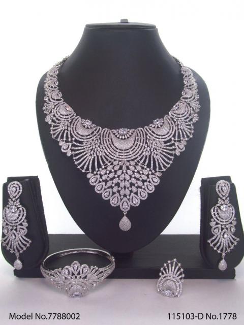 Necklace Designed by Passionate Craftsmen !