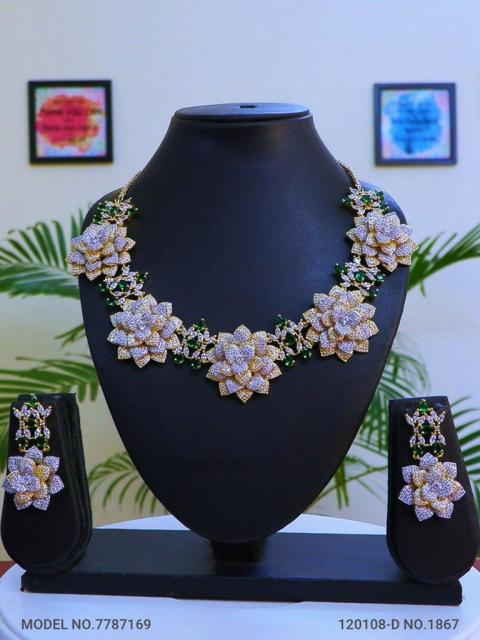 Traditional Necklaces in Trend