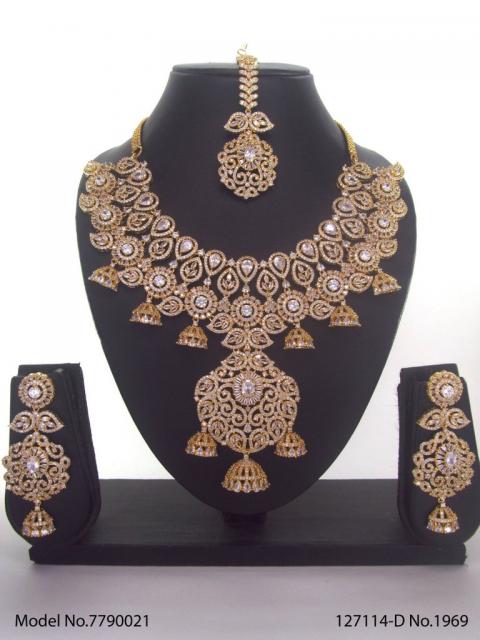 Designer Jewelry in Wholesale