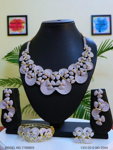 Wholesale Traditional Necklace Set